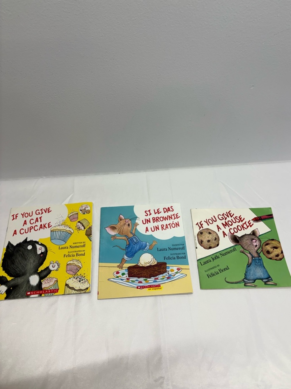 Kids 3-Books if I give a cookie” si le das un brownie a un ratón” español book.